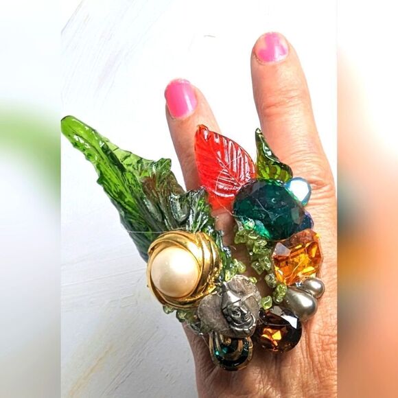 Wendy Gell Ring The tin Man from The wizard of Oz. Rare charm. Leaves jewels. - Picture 1 of 3